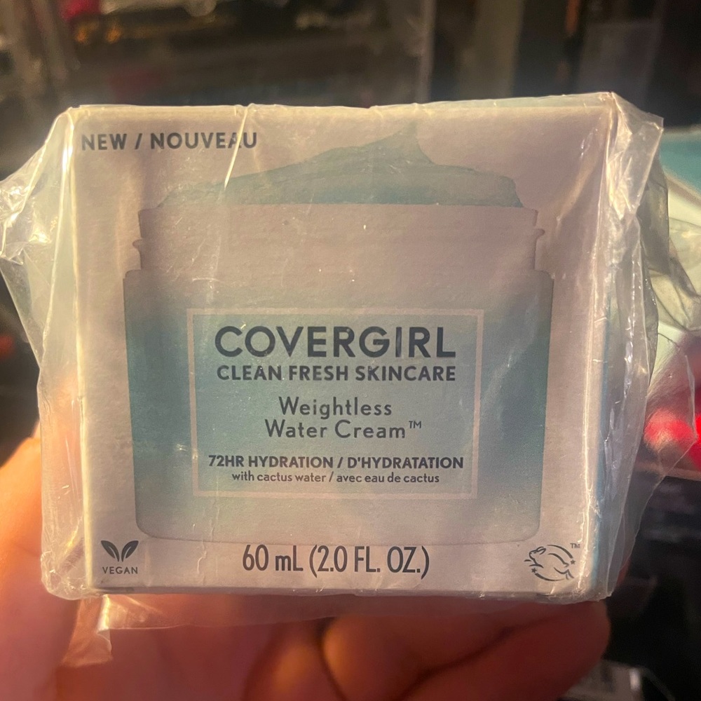 NIB COVERGIRL WATER CREAM